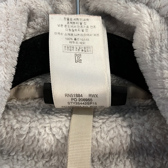 Patagonia Re-Tool Snap-T Pullover
Size XS 
Color: Raw Linen-white X-dye - Picture 11 of 12